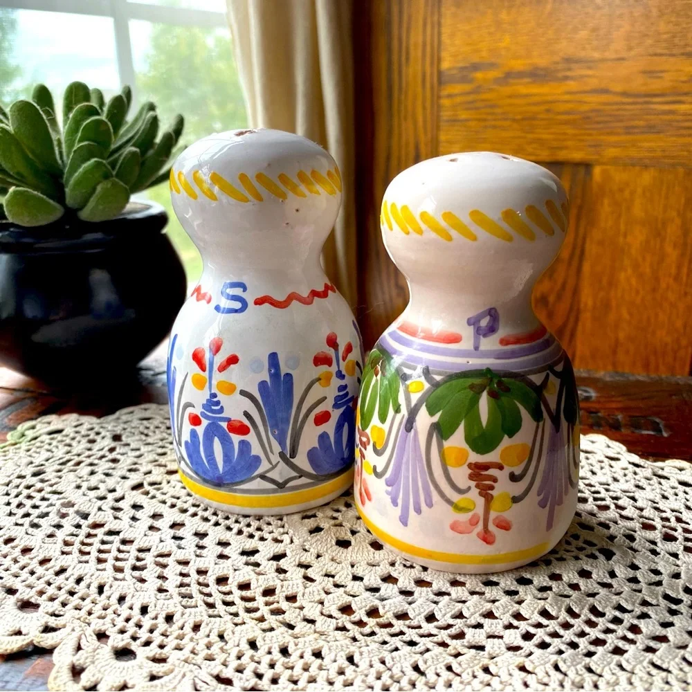España Hand Painted Salt & Pepper Shakers Made in Spain NWT